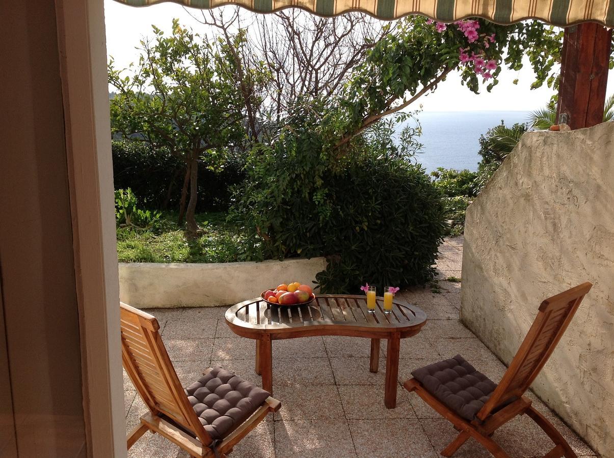 La Coccinelle Aparthotel Ile du Levant Exterior photo