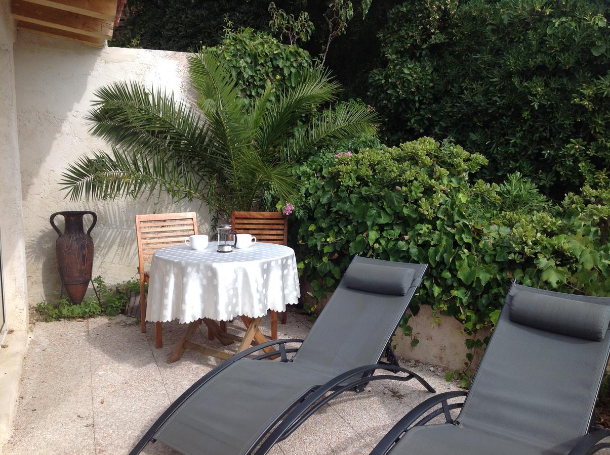 La Coccinelle Aparthotel Ile du Levant Exterior photo